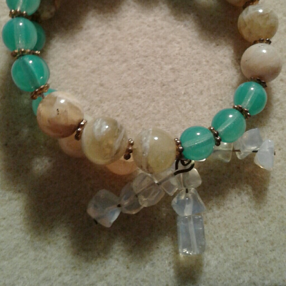 October: Genuine yellow opal memory wire bracelet (OPAL=1 of Oct. birthstones) - Picture 2 of 3